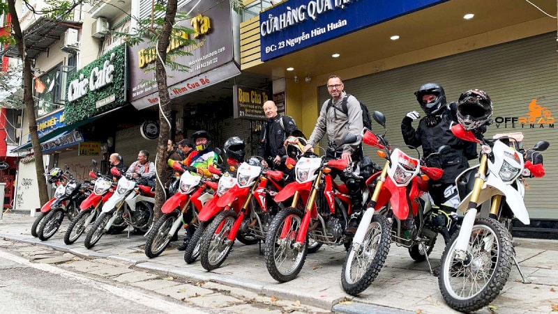 You can rent a motorbike for easy access to Train Street and other tourist destinations around Hanoi (Source: Internet)